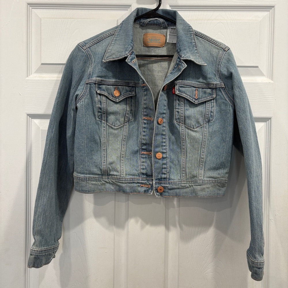 Levi’s Cropped Faded Denim Jacket L